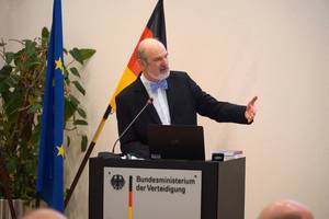 Foto: Thomas Schirrmacher bei seinem Vortrag im Stauffenbergsaal des Bundesverteidigungsministeriums (Nahaufnahme) Â© BQ/Warnecke