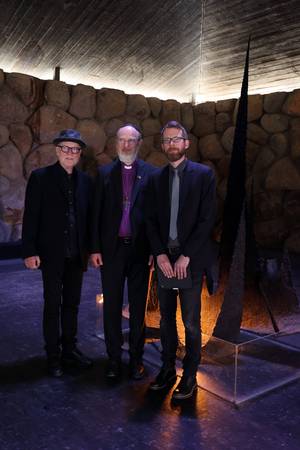 Foto: Siegfried und Oliver Fietz mit Thomas Schirrmacher in Yad Vashem © WEA/Timothy Goropevsek