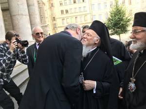 Photo 2: Welcome to the Ecumenical Patriarch by Bishop Thomas Schirrmacher on the stairs of the Cathedral of Geneva for the 70th jubilee of the WCC Â© BQ/Warnecke