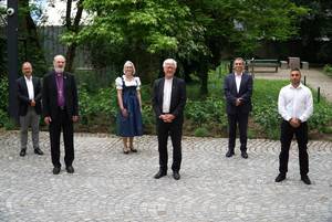 Von links nach rechts: Kirchenrat Hans-Martin GloÃ«l, Bischof Prof. Dr. Thomas Schirrmacher, Daniela Hofmann, Landesbischof Prof. Dr. Heinrich Bedford-Strohm, Oberkirchenrat Michael Martin, Gabriel Georgs Â© BQ/Martin Warnecke