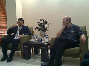 Thomas Schirrmacher and Tjihana âAhokâ Purnamas discussing ?Â© BQ / Warnecke