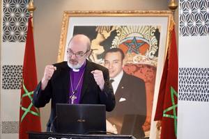 Thomas Schirrmacher during his plenary in Rabat â behind him the photo of the King of Morocco Â© BQ/Warnecke