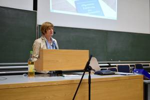 Prof. Dr. Christine Schirrmacher wÃ¤hrend ihres Vortrags Â© BQ