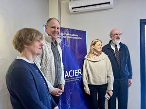 Foto (von links): Christine Schirrmacher, Christian Hooft, Marta Hotton (Vertreterin der AEL bei der WEA) und Thomas Schirrmacher © WEA/Schirrmacher