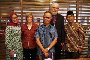 (from left to right): PKB Deputy General Secretary H. Anggia Ermarini, Professor Christine Schirrmacher, Indonesiaâs Vice Foreign Minister Mahendra Siregar, Bishop Thomas Schirrmacher, KH. Yahya Cholil Staquf Â© BQ/Martin Warnecke
