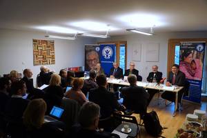 Foto: GroÃer Zulauf zur Pressekonferenz zum Jahrbuch fÃ¼r Religionsfreiheit Â© BQ/Warnecke