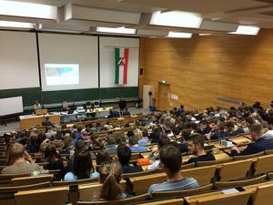 Der Vorlesungssaal wÃ¤hrend des Vortrags von Prof. Dr. Christine Schirrmacher Â© BQ