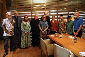 (from left to right): C. Holland Taylor, Thomas K. Johnson; PKB Deputy General Secretary H. Anggia Ermarini, WEA Global Ambassador Dr. Brian Stiller, Indonesiaâs Vice Foreign Minister Mahendra Siregar, Bishop Thomas Schirrmacher; Professor Christine Schirrmacher, KH. Yahya Cholil Staquf, Indonesian Ombudsman Ahmad Suaedy, and Dr. Bruce Barron Â© BQ/Martin Warnecke