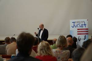 Foto: Thomas Schirrmacher bei seinem Vortrag bei âChrist + Juristâ Â© BQ/Warnecke