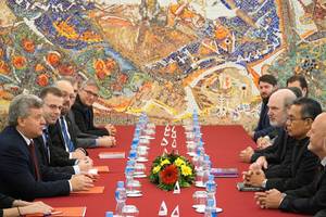 Bishops Tendero and Schirrmacher in discussion with Macedonian President Ivanov and his staff Â© BQ / Warnecke