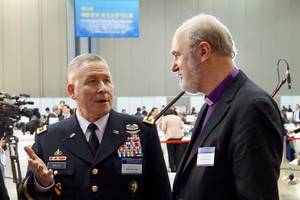 Foto: General Michael A. Bills und Bischof Thomas Schirrmacher Â© BQ/Warnecke