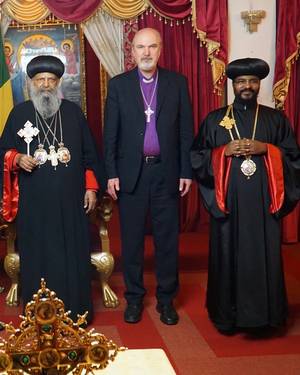 Foto: (v.l.) Patriarch Abune Mathias, Bischof Thomas Schirrmacher und Bischof Melake Genet Abba Kidane Mariam Â© BQ/Schirrmacher