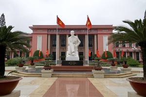 Photo: Photo 13: The main building of the university âNational Academy of Politicsâ Â© IIRF/Martin Warnecke